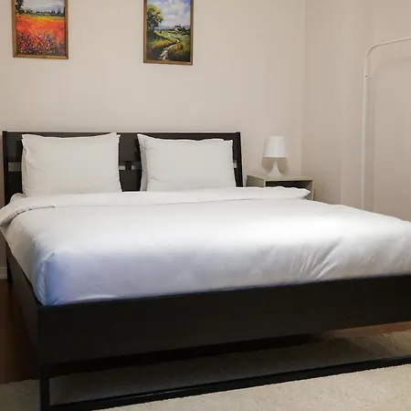 2br House Next To Metro