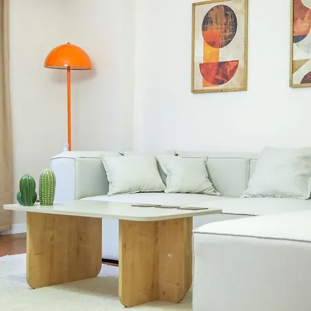 2br House Next To Metro Apartament Stambuł