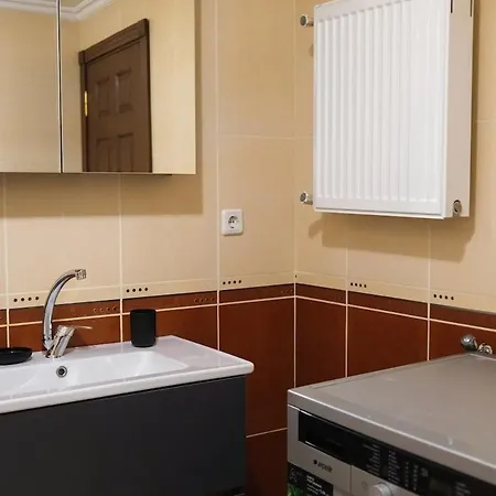 2br House Next To Metro Appartement
